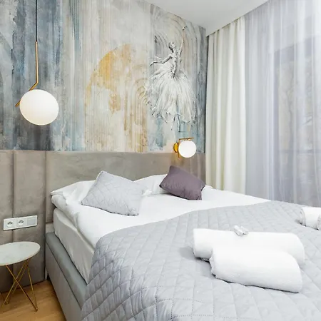 One Bedroom In Center By Renters Prestige *