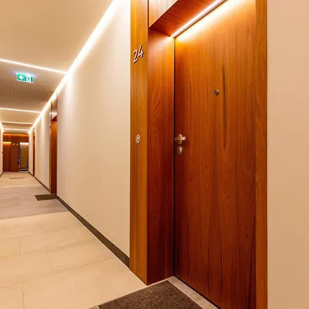 아파트 One Bedroom In Center By Renters Prestige 바르샤바