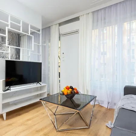 One Bedroom In Center By Renters Prestige *