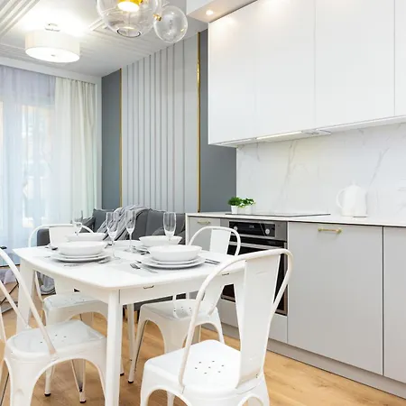 One Bedroom In Center By Renters Prestige *